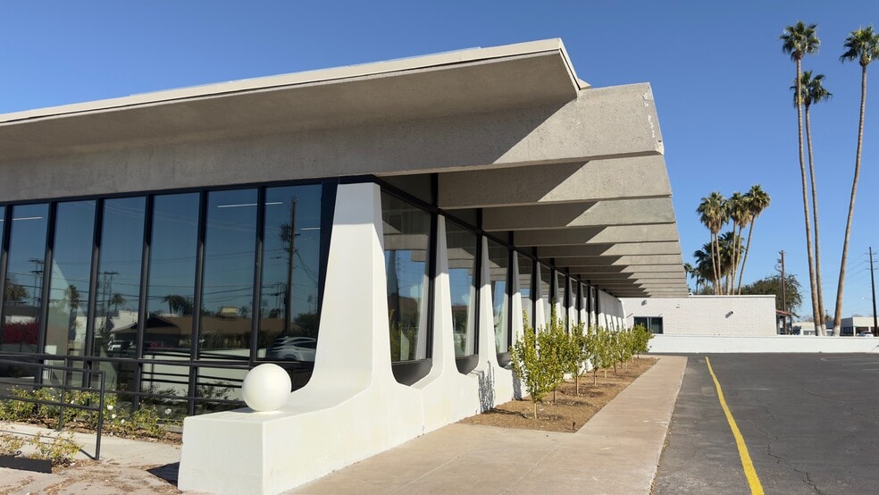 5628 E Thomas Rd, Phoenix, AZ for lease - Building Photo - Image 2 of 12