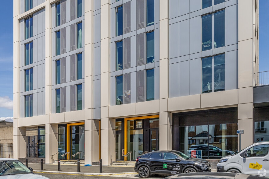 119 Felixstowe Rd, London for lease - Building Photo - Image 2 of 3