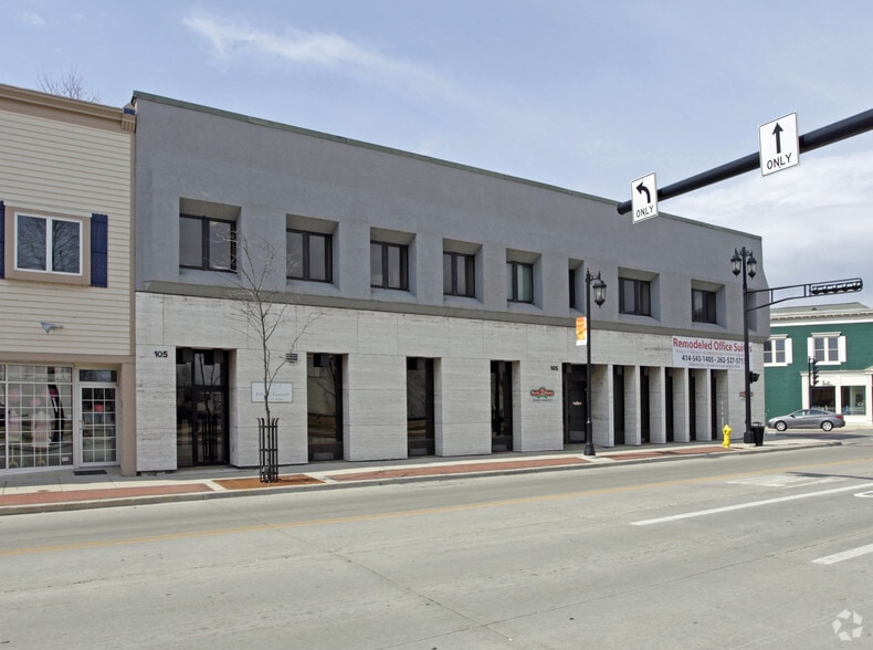 105 E Wisconsin Ave, Oconomowoc, WI for sale - Building Photo - Image 3 of 10
