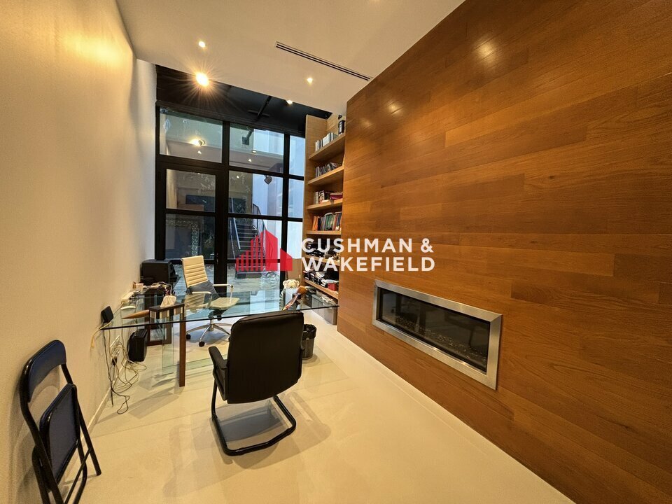 Office in Toulouse for sale Interior Photo- Image 1 of 13