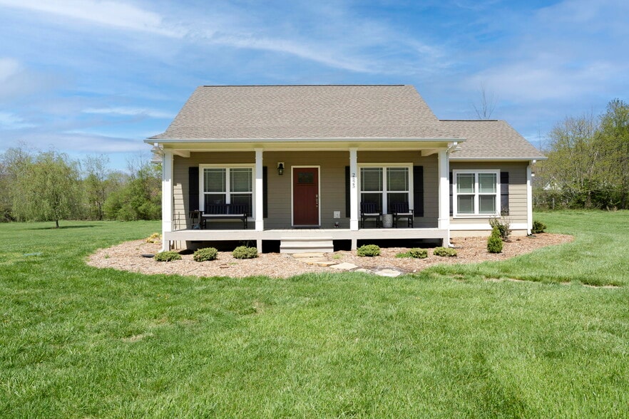 2825 Plottown rd, Young Harris, GA for sale - Primary Photo - Image 1 of 12