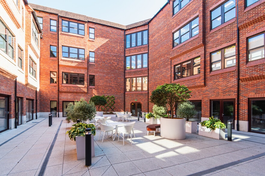 123 Castle, Salisbury for lease - Building Photo - Image 2 of 11