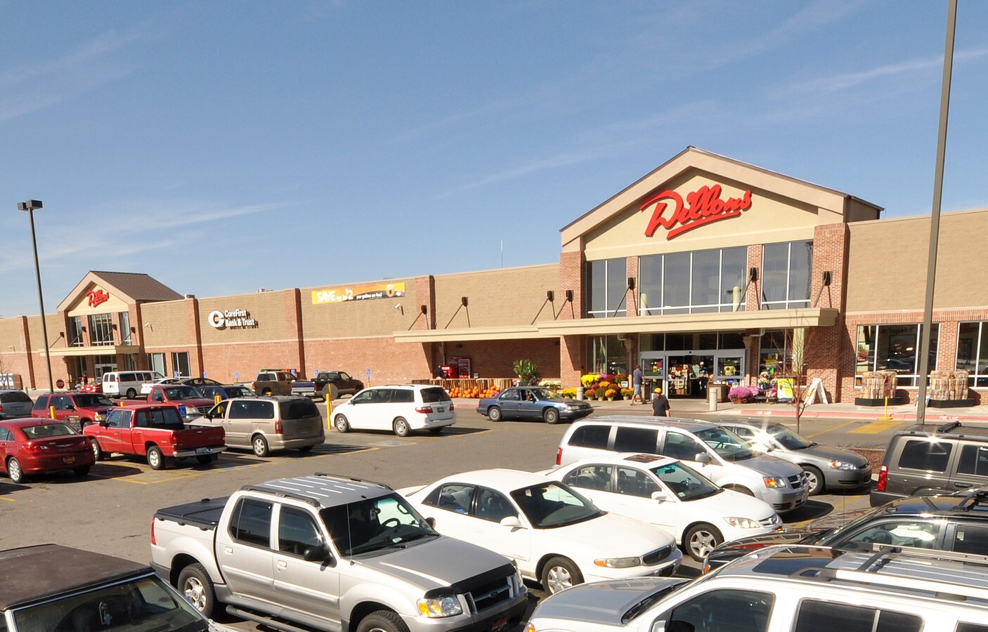 910 NW 25th St, Topeka, KS 66618 Dillons Plaza