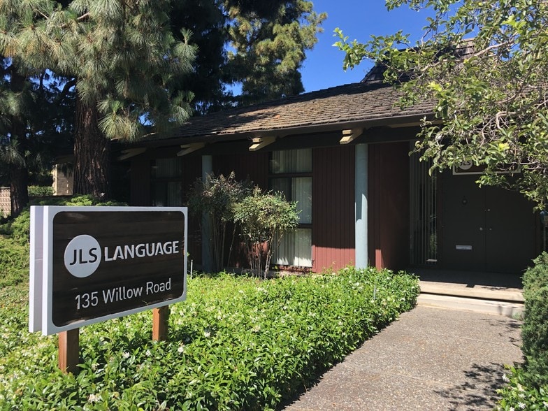 135 Willow Rd, Menlo Park, CA 94025