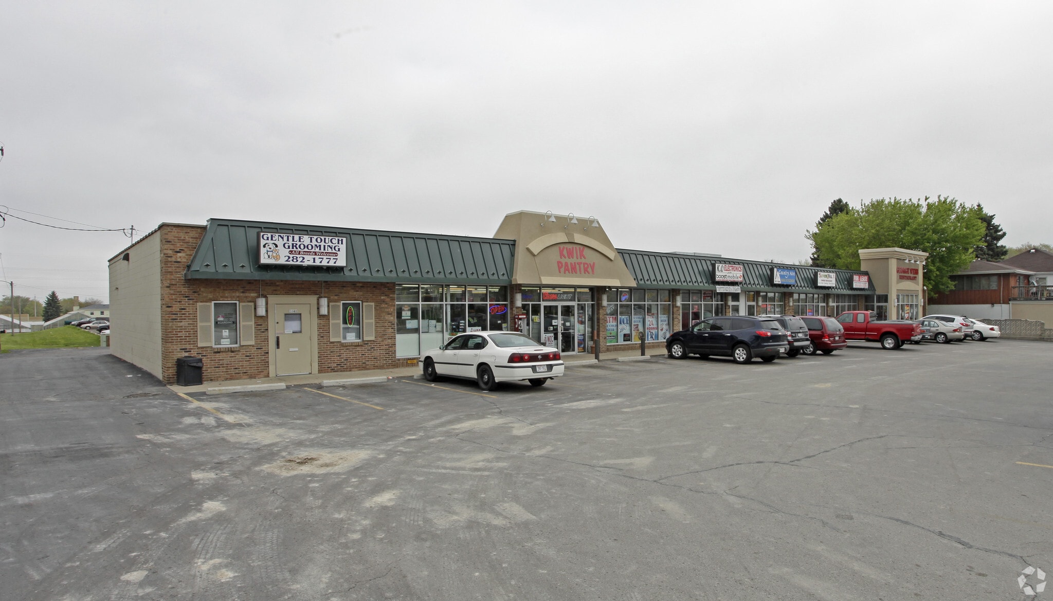 2014 W Layton Ave, Milwaukee, WI for lease Primary Photo- Image 1 of 4