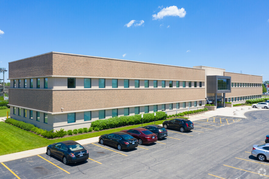 3400-3450 Oakton St, Skokie, IL for lease - Building Photo - Image 1 of 4