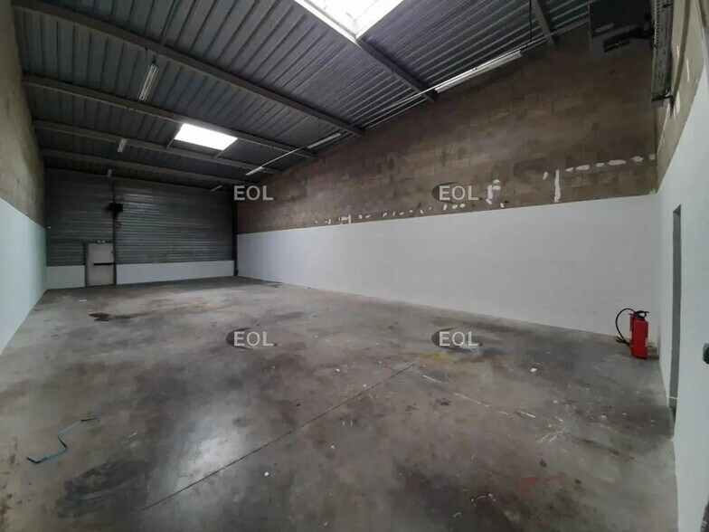 Flex in Chilly-Mazarin for lease - Interior Photo - Image 2 of 14