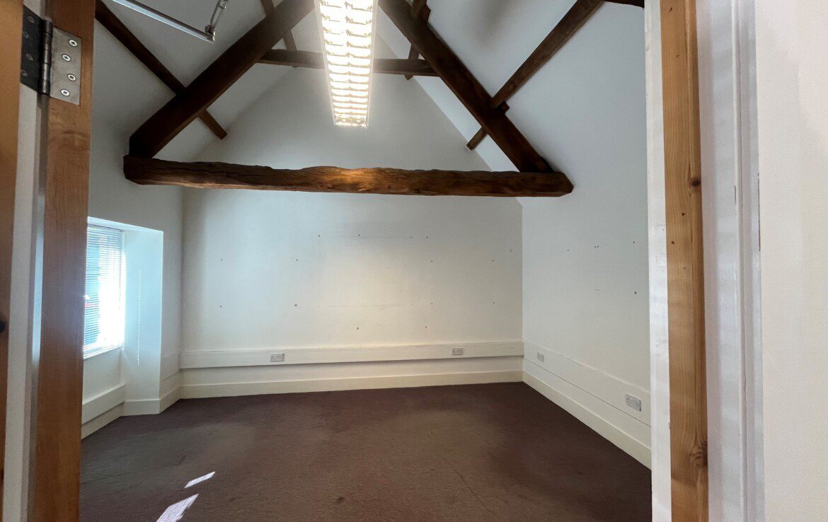 Llancayo Farm Estate, Usk for lease Interior Photo- Image 1 of 11