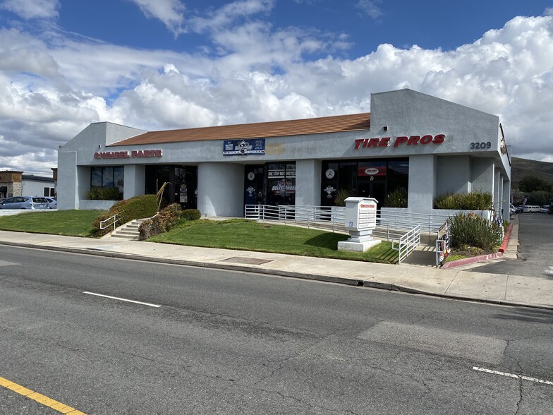 3209 E Thousand Oaks Blvd, Thousand Oaks, CA for lease - Building Photo - Image 1 of 18