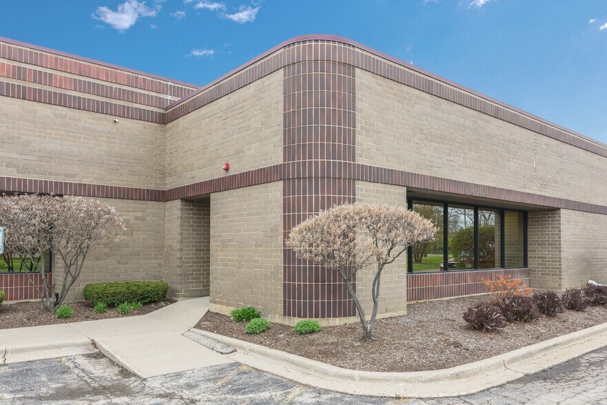 1900-1924 Wright Blvd, Schaumburg, IL for sale - Primary Photo - Image 1 of 1
