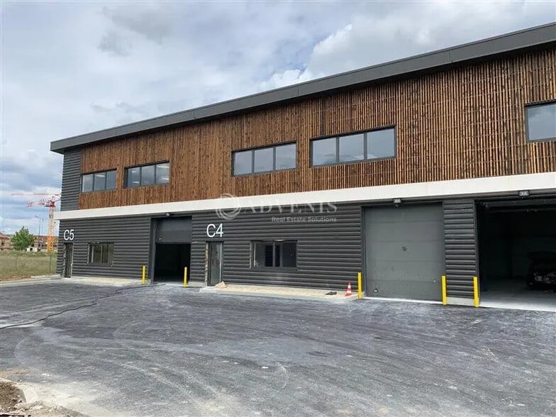 Flex in Cormeilles-en-Parisis for lease - Building Photo - Image 2 of 6