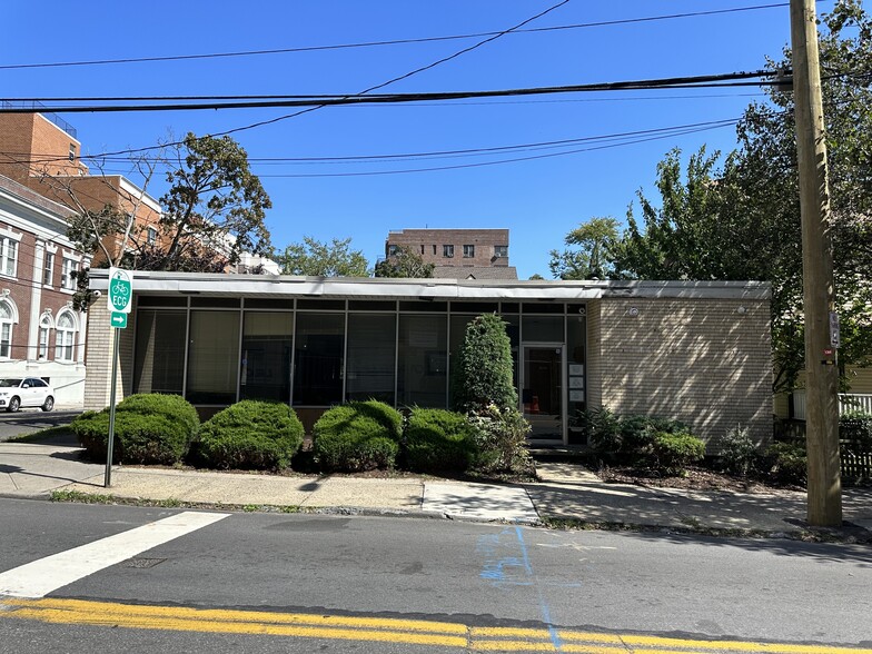 36 Church St, New Rochelle, NY for lease - Primary Photo - Image 1 of 8