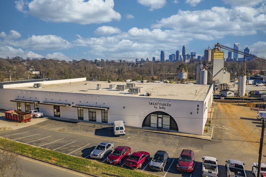 901 Berryhill Rd, Charlotte, NC for lease - Primary Photo - Image 1 of 1