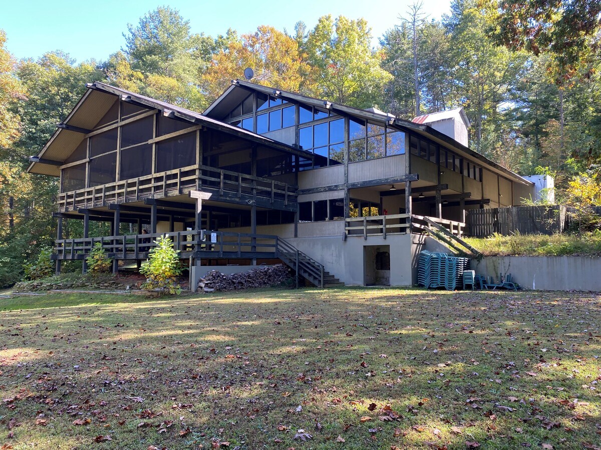 8355 Brookfield Rd, Connelly Springs, NC 28612