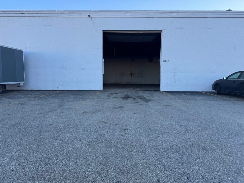 1280-1290 Townline Rd, Mundelein, IL for lease - Building Photo - Image 2 of 4