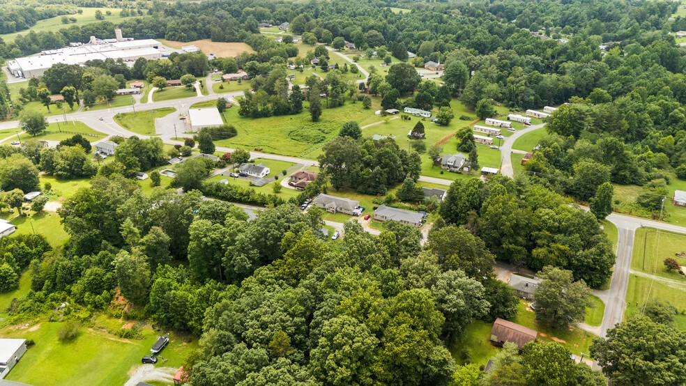 3346 Clay Apartments Ct, Lenoir, NC for sale - Building Photo - Image 2 of 43