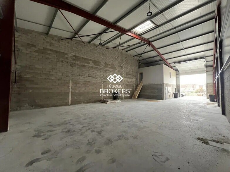 Office in Limours for lease - Building Photo - Image 3 of 7