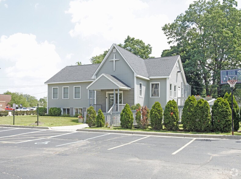 2091 Cass Lake Rd, Keego Harbor, MI for sale - Primary Photo - Image 1 of 1