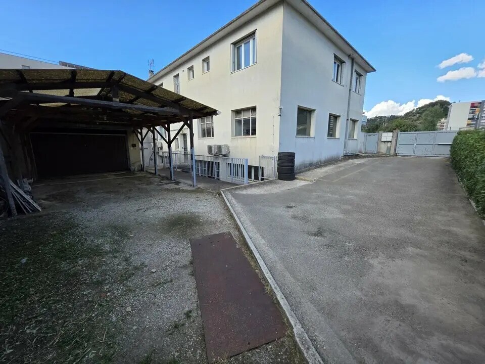 Industrial in La Trinité for lease Building Photo- Image 1 of 13