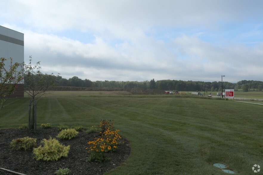 42500 Victory Pky, Glenwillow, OH for lease - Building Photo - Image 2 of 6