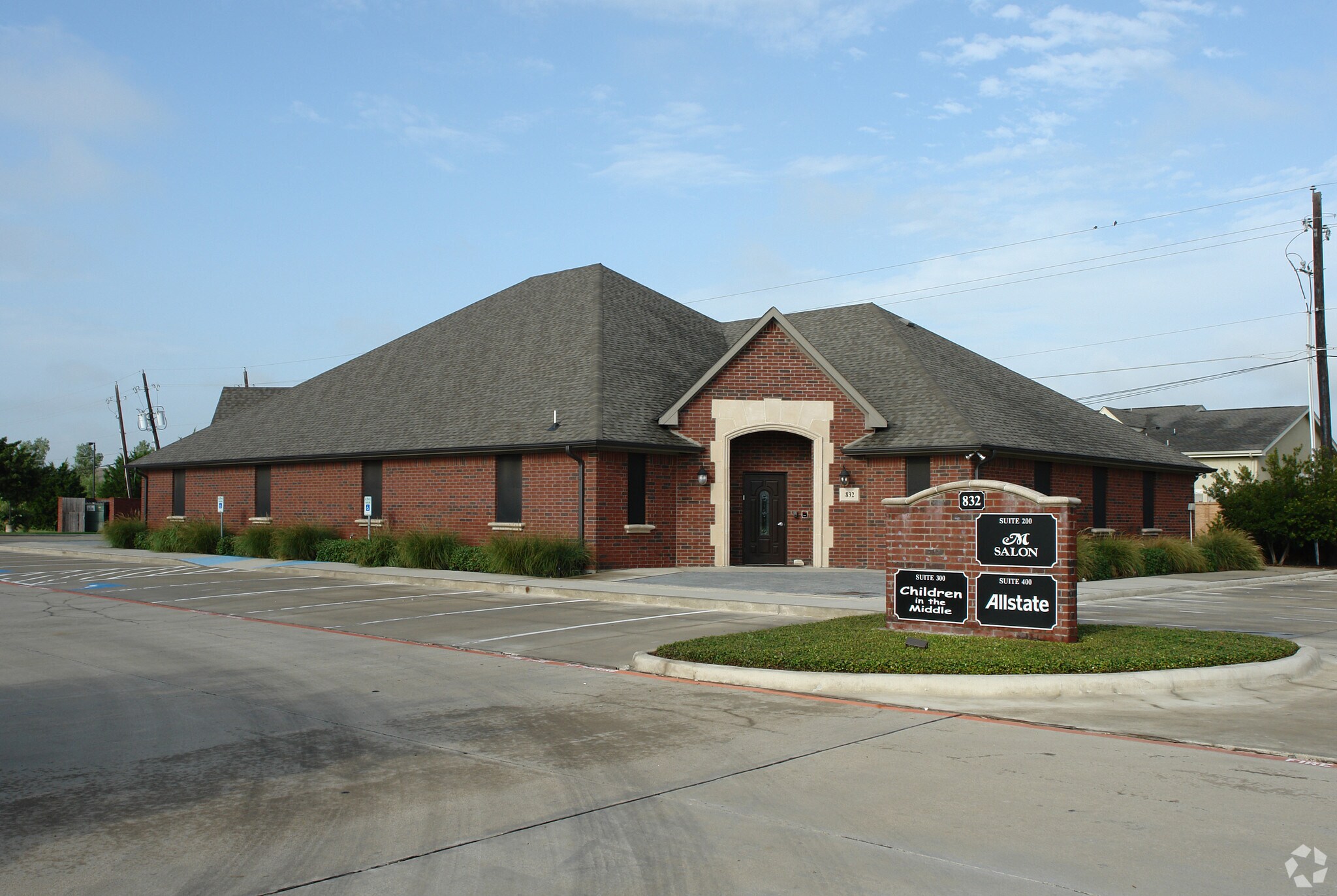 832 S Carrier Pky, Grand Prairie, TX for sale Primary Photo- Image 1 of 1