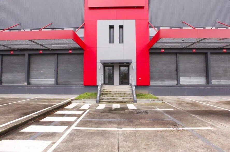 Industrial in Le Blanc-Mesnil for lease - Building Photo - Image 1 of 4