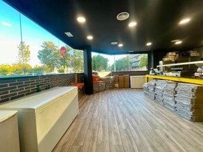 Retail in Pallejà, Barcelona for lease Interior Photo- Image 2 of 15