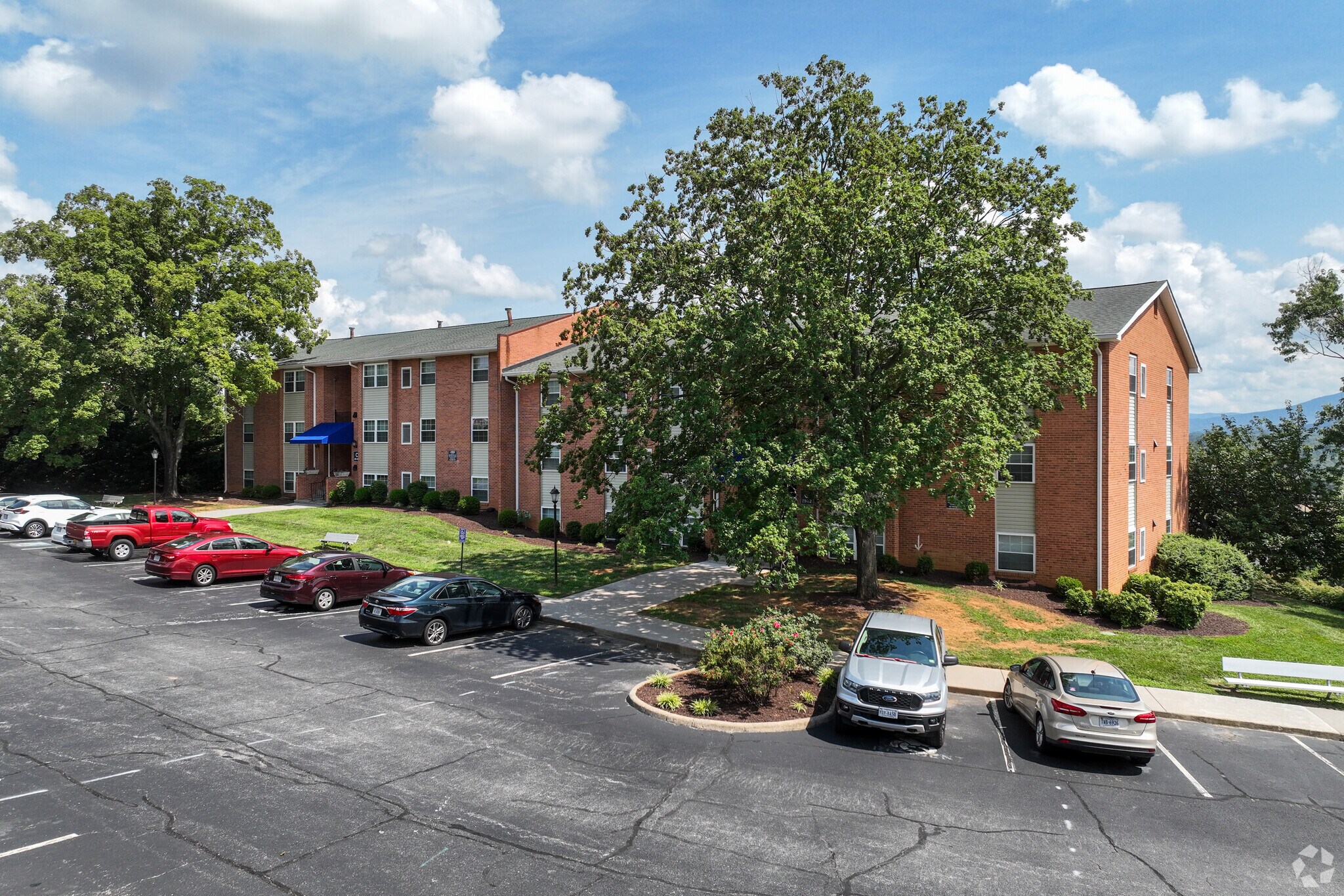 777 Roanoke Blvd, Salem, VA for sale Primary Photo- Image 1 of 1