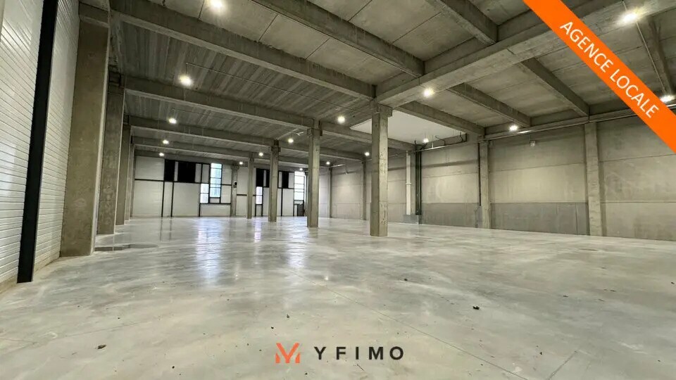 Flex in Élancourt for lease - Interior Photo - Image 2 of 11