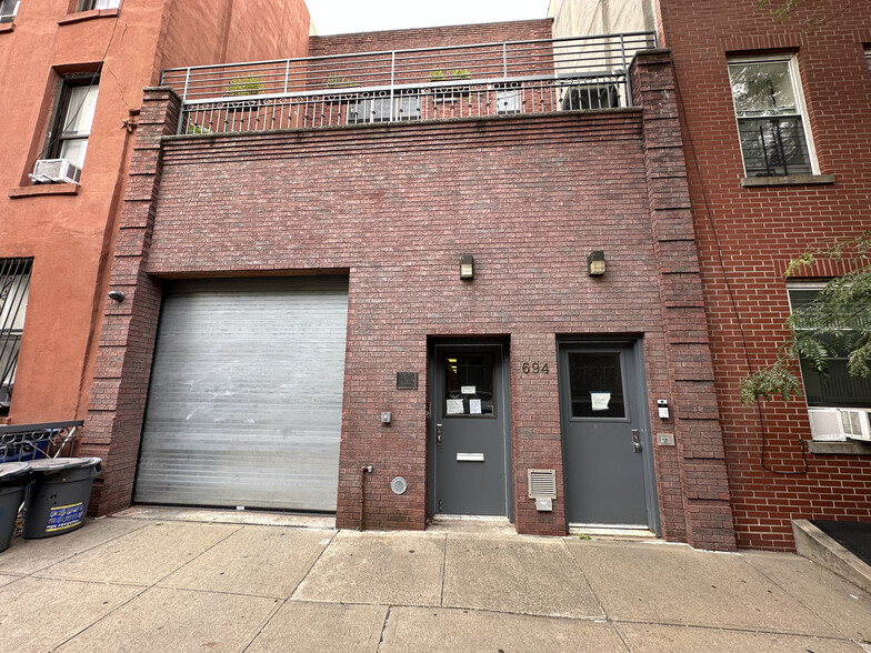 694 Sackett St, Brooklyn, NY for sale - Primary Photo - Image 1 of 1