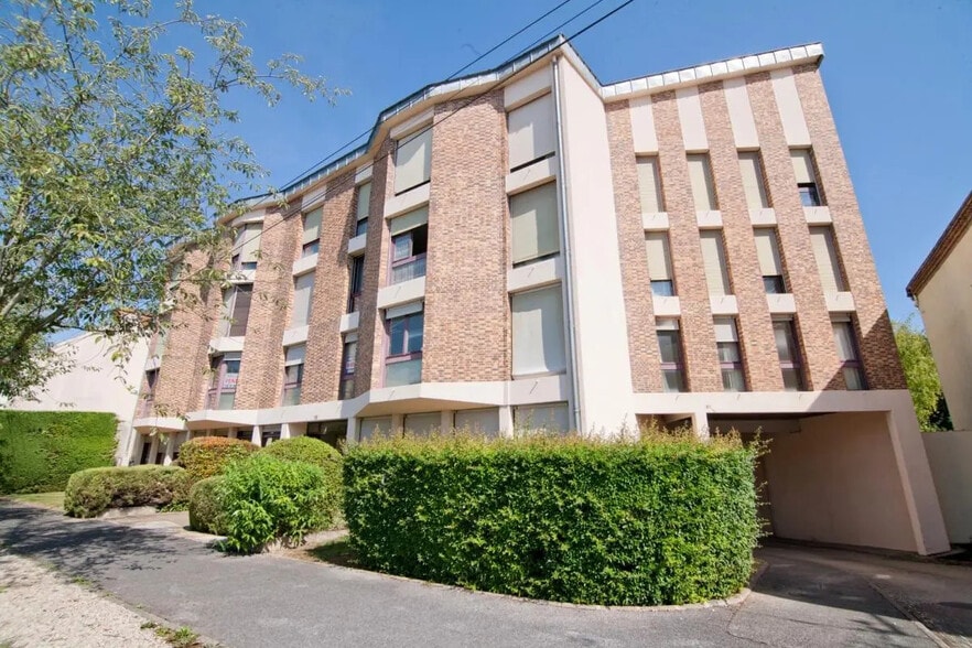 79 Avenue De Sainte-Ménehould, Châlons-en-Champagne for sale - Building Photo - Image 2 of 11