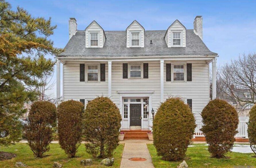 1245 Colonial Rd, Hewlett, NY for sale - Building Photo - Image 1 of 1