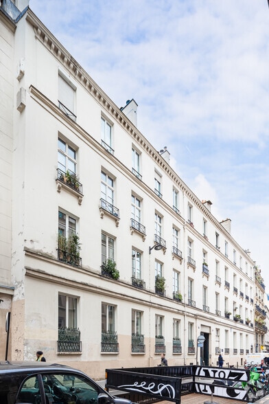 13 Rue Des Petites Ecuries, Paris for lease - Primary Photo - Image 1 of 9