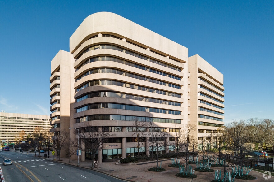 2451 Crystal Dr, Arlington, VA for lease - Primary Photo - Image 1 of 42