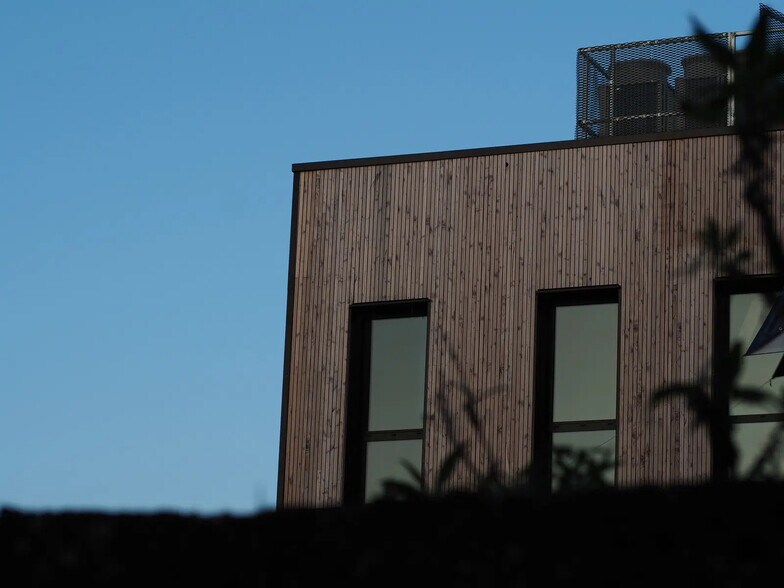 Office in Lorient for lease - Building Photo - Image 1 of 5