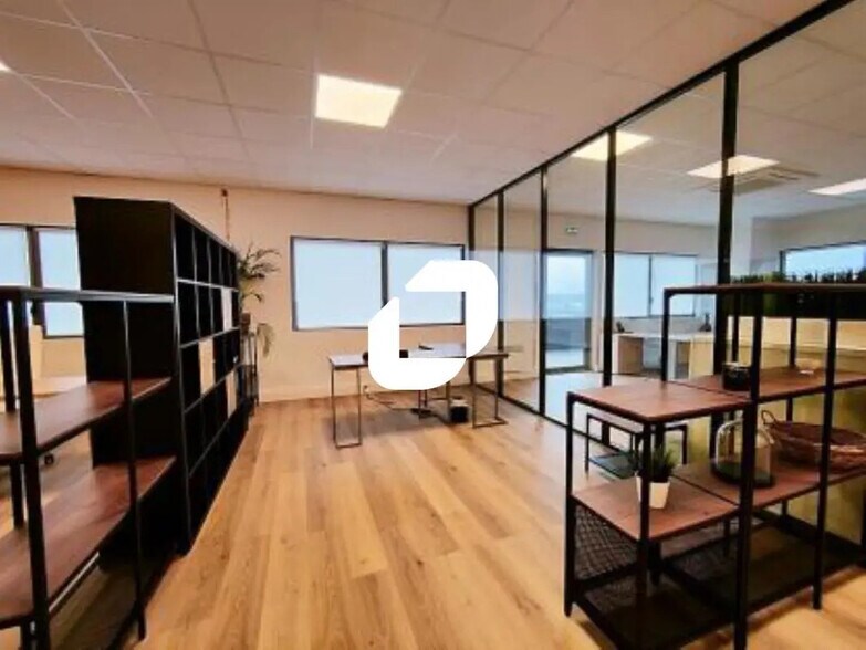 Office in Ferrières-en-Brie for sale - Building Photo - Image 3 of 15