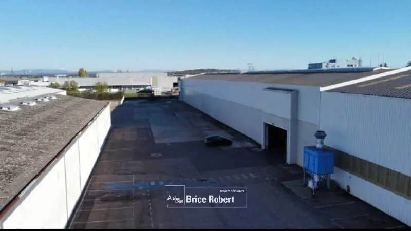 Industrial in Meyzieu for lease Building Photo- Image 1 of 5