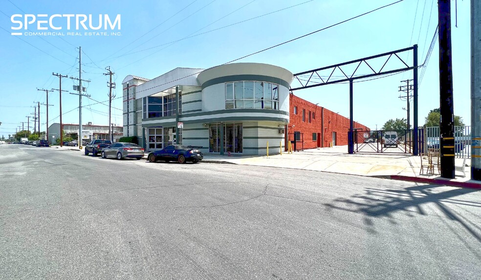 16730 Schoenborn St, North Hills, CA for lease - Building Photo - Image 1 of 10