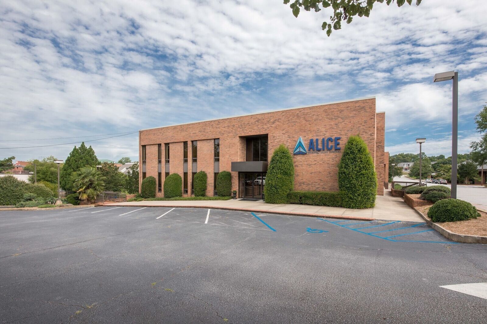 208 E 1st Ave, Easley, SC for sale Primary Photo- Image 1 of 1