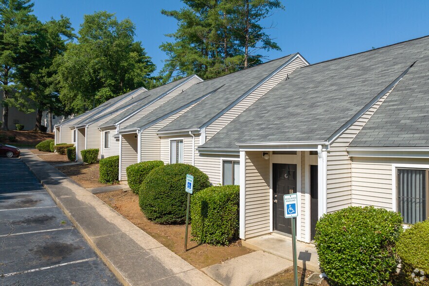 3736 Kings Row, Winston-Salem, NC for sale - Primary Photo - Image 1 of 1