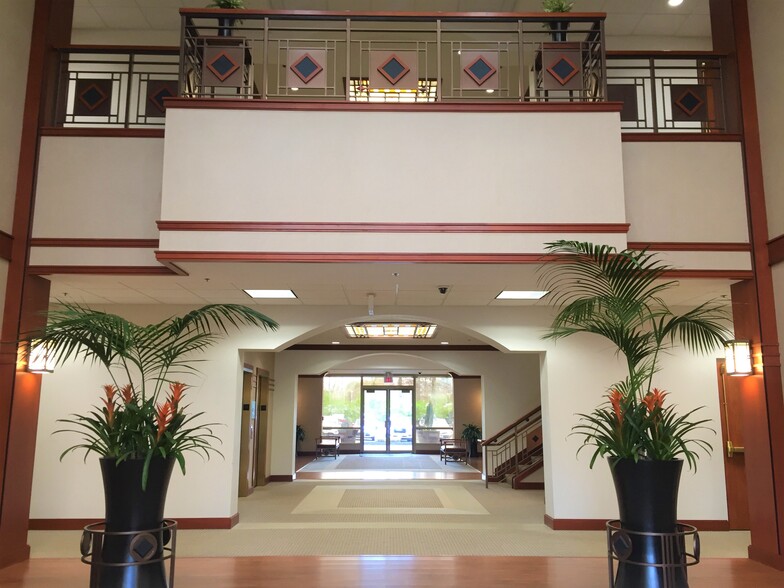 9435 Waterstone Blvd, Cincinnati, OH for lease - Lobby - Image 3 of 6