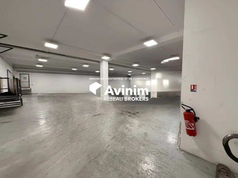 Industrial in Cergy for lease - Interior Photo - Image 1 of 15