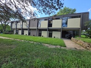 2900 SW Plass Ct, Topeka, KS for lease Interior Photo- Image 1 of 19