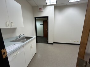 115 S Wilke Rd, Arlington Heights, IL for lease Interior Photo- Image 1 of 4