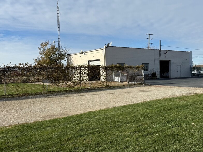 2040 W Roosevelt Rd, West Chicago, IL for sale - Building Photo - Image 3 of 4