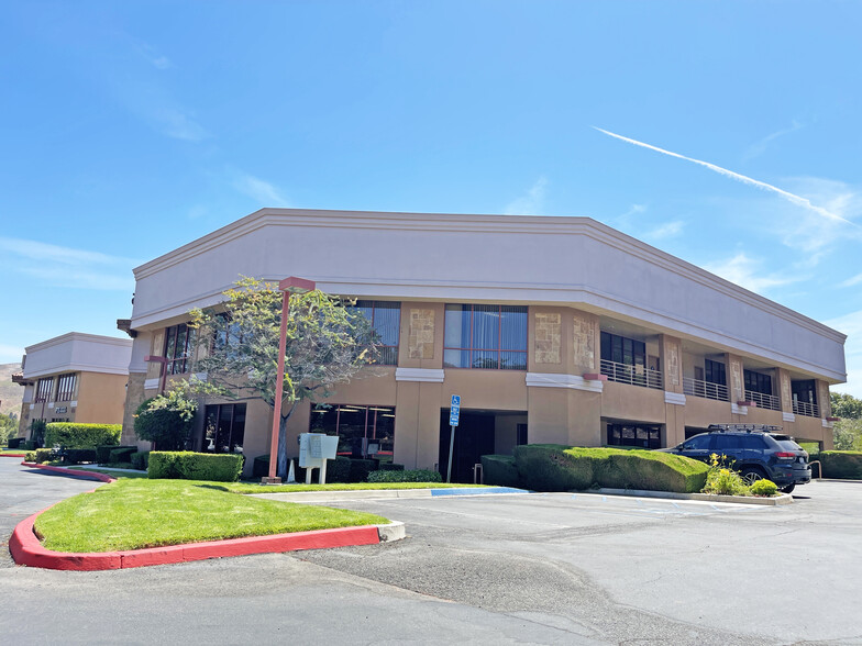 270 Conejo Ridge Ave, Thousand Oaks, CA for lease - Building Photo - Image 1 of 13