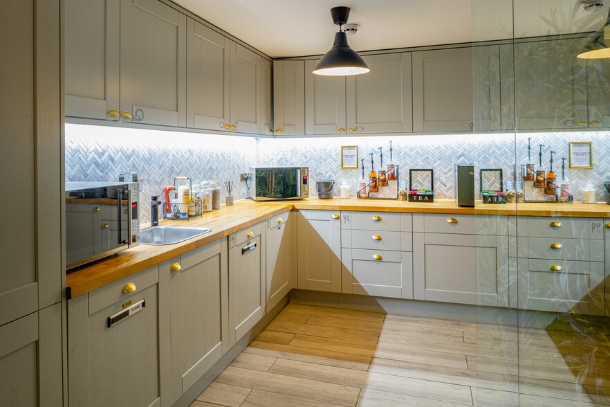 49 Grosvenor St, London for lease - Building Photo - Image 3 of 16