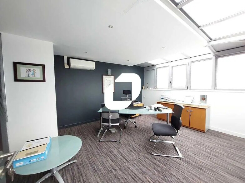 Office in Vélizy-Villacoublay for lease - Interior Photo - Image 1 of 9