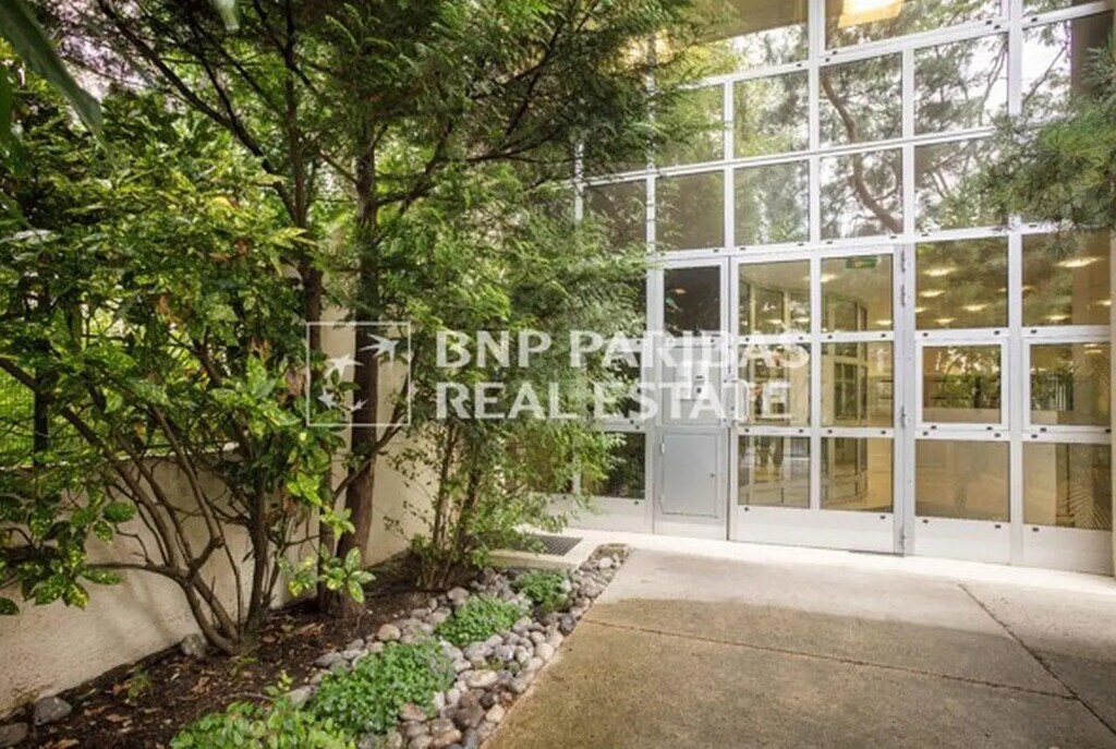 Location Bureaux 146 m² - Photo 1