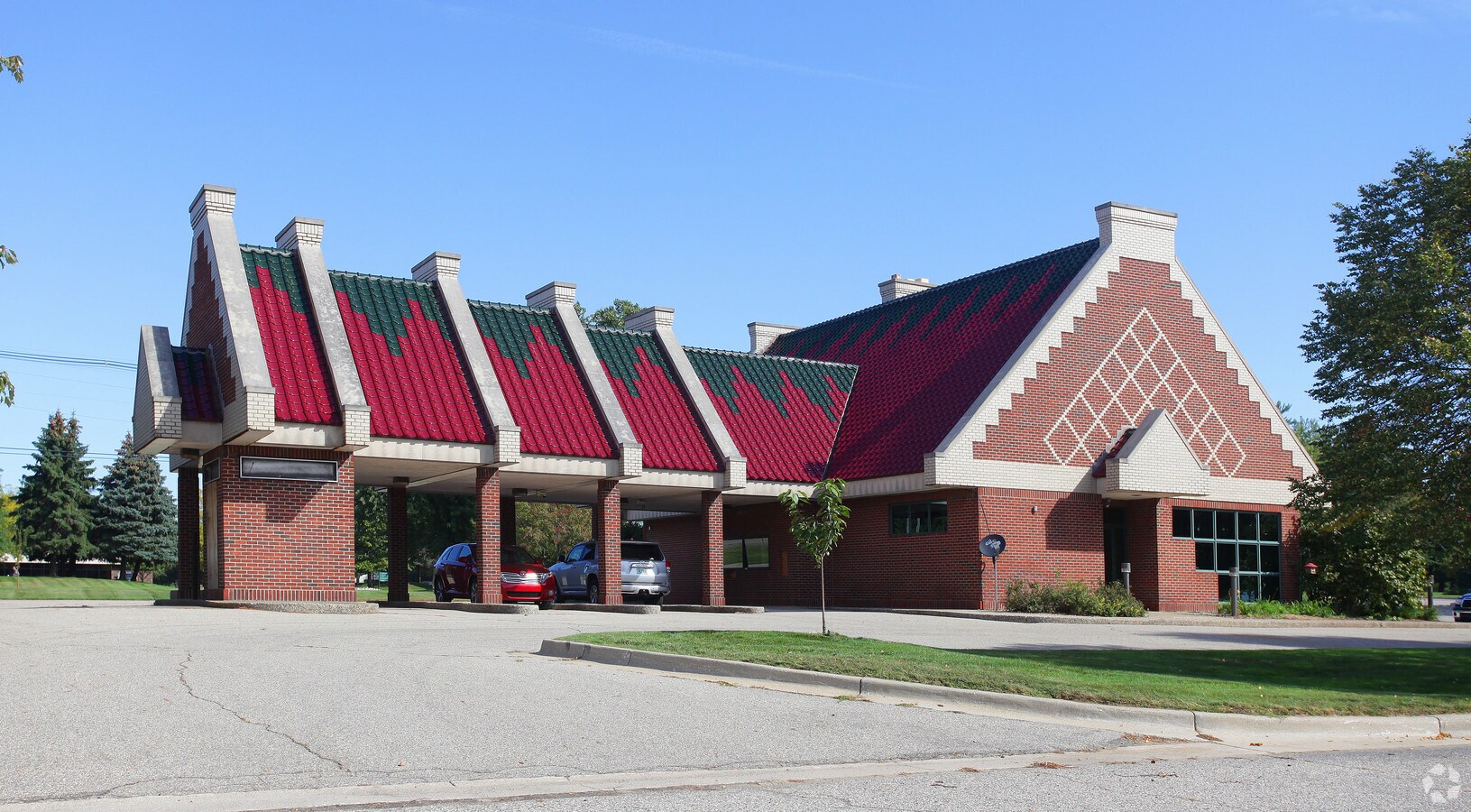 12274 James St, Holland, MI 49424